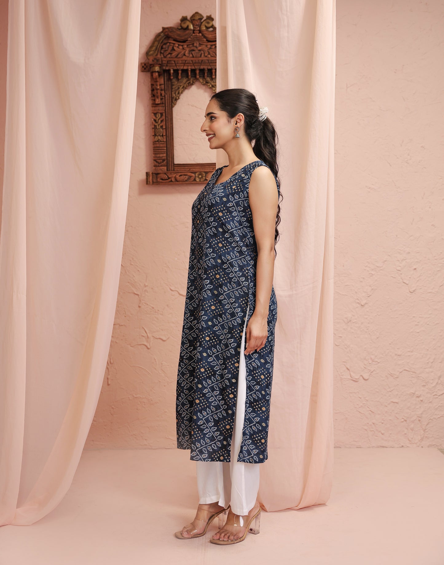 Indigo Sleeveless Straight Kurta