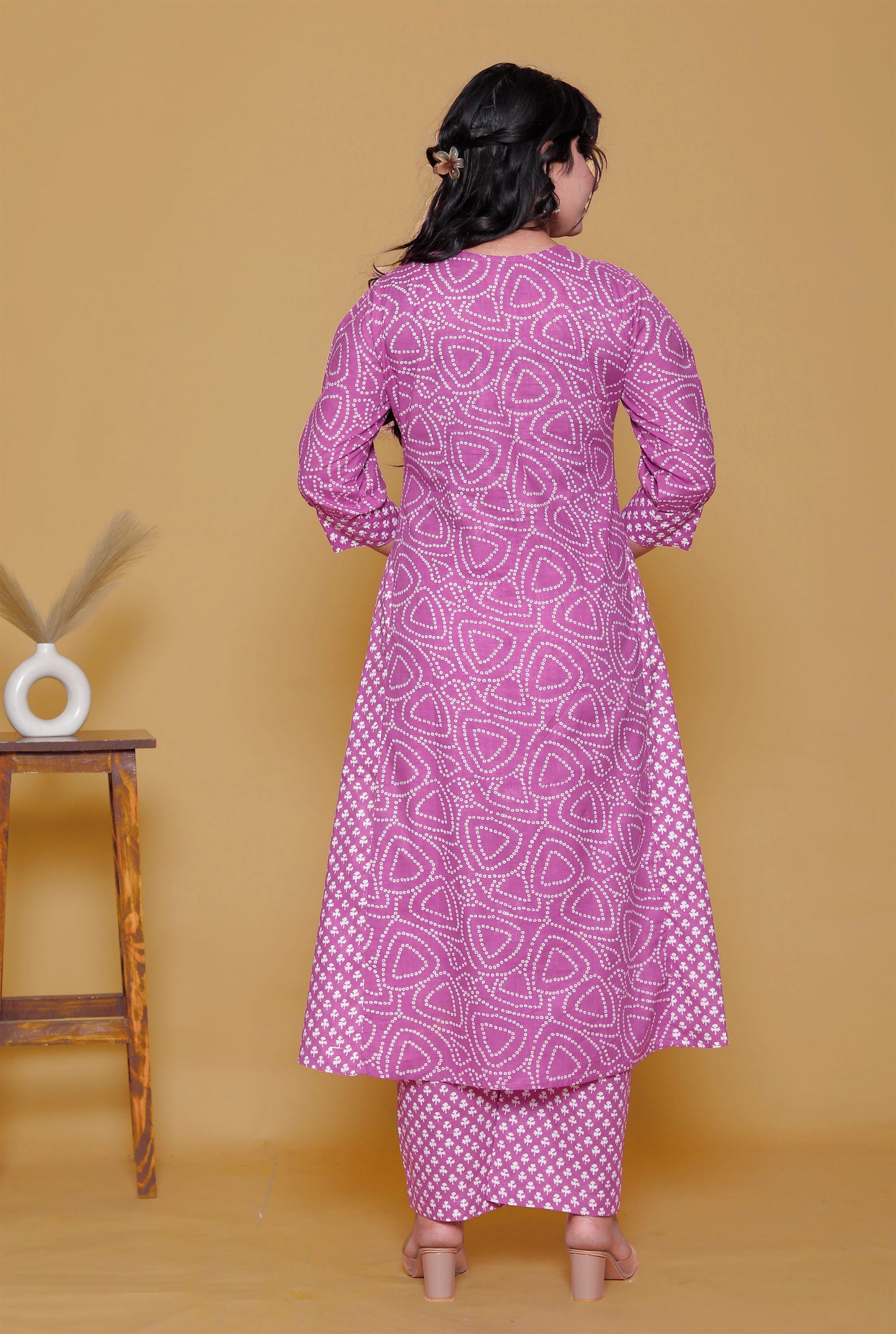 Gulabi Kali Print V-Neck Kurta Set