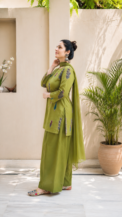 A2 Cloth Women Green Printed Pure Cotton Kurta Salwar Set with Silk Chiffon Dupatta | Round Neck Ethnic Wear