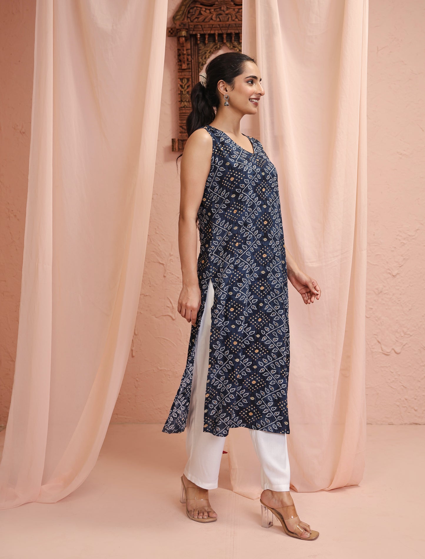 Indigo  Sleeveless Straight Kurta
